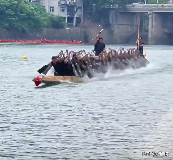 的！官村乌龙船勇夺第一却破千年祖训AG真人全国唯一龙舟拿冠军跪祠堂