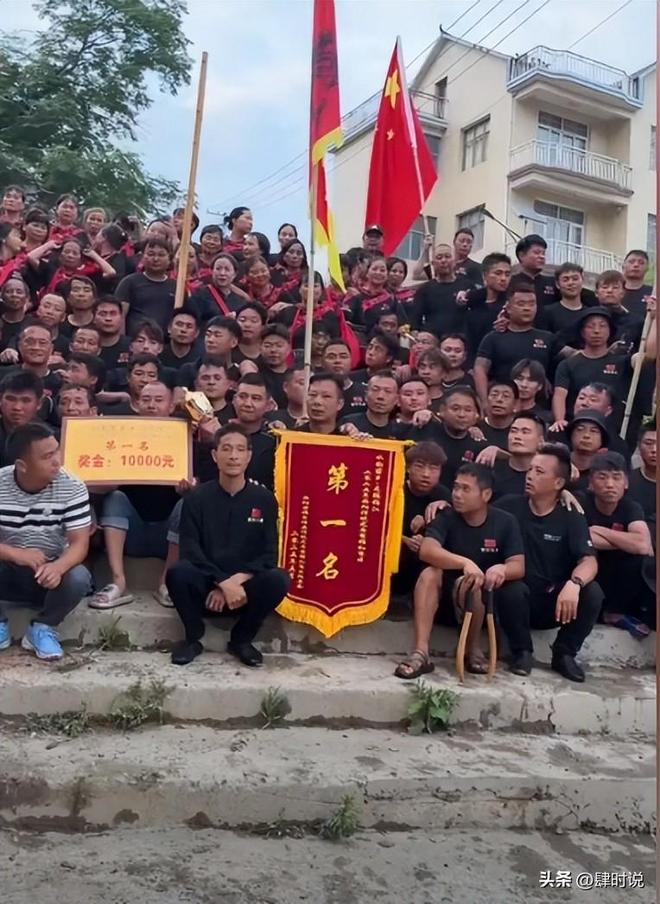 的！官村乌龙船勇夺第一却破千年祖训AG真人全国唯一龙舟拿冠军跪祠堂(图9)